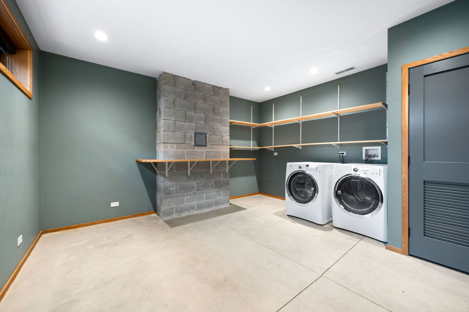 625 W ARMITAGE Avenue