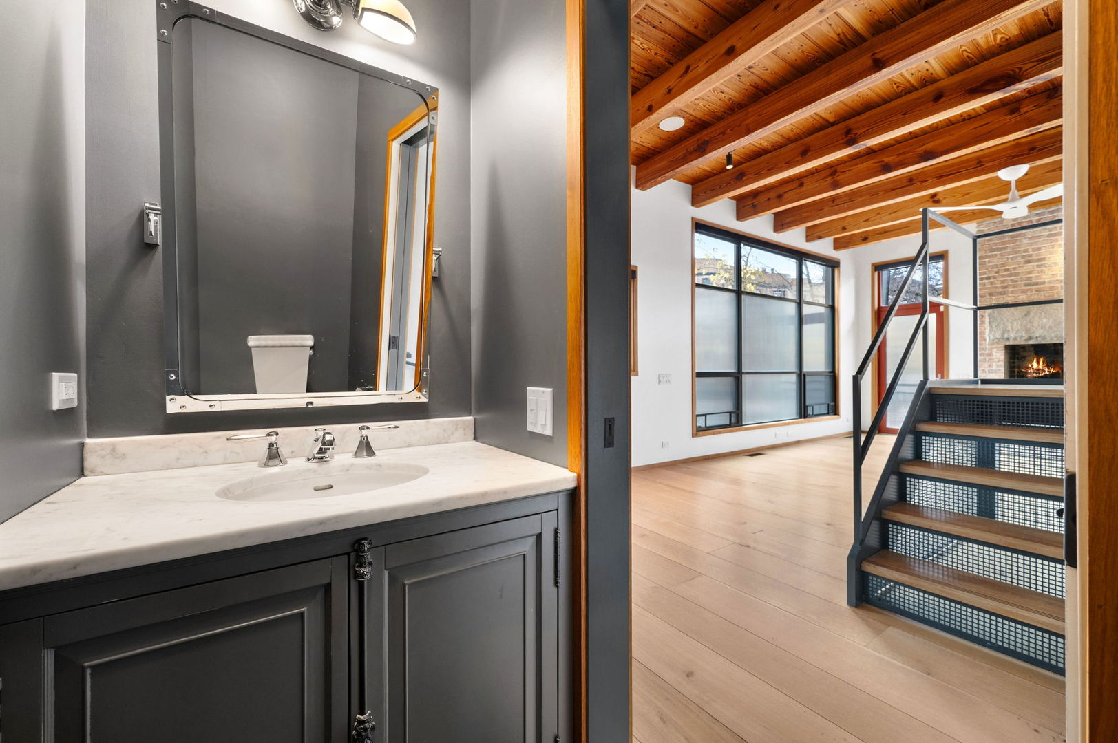 625 W ARMITAGE Avenue