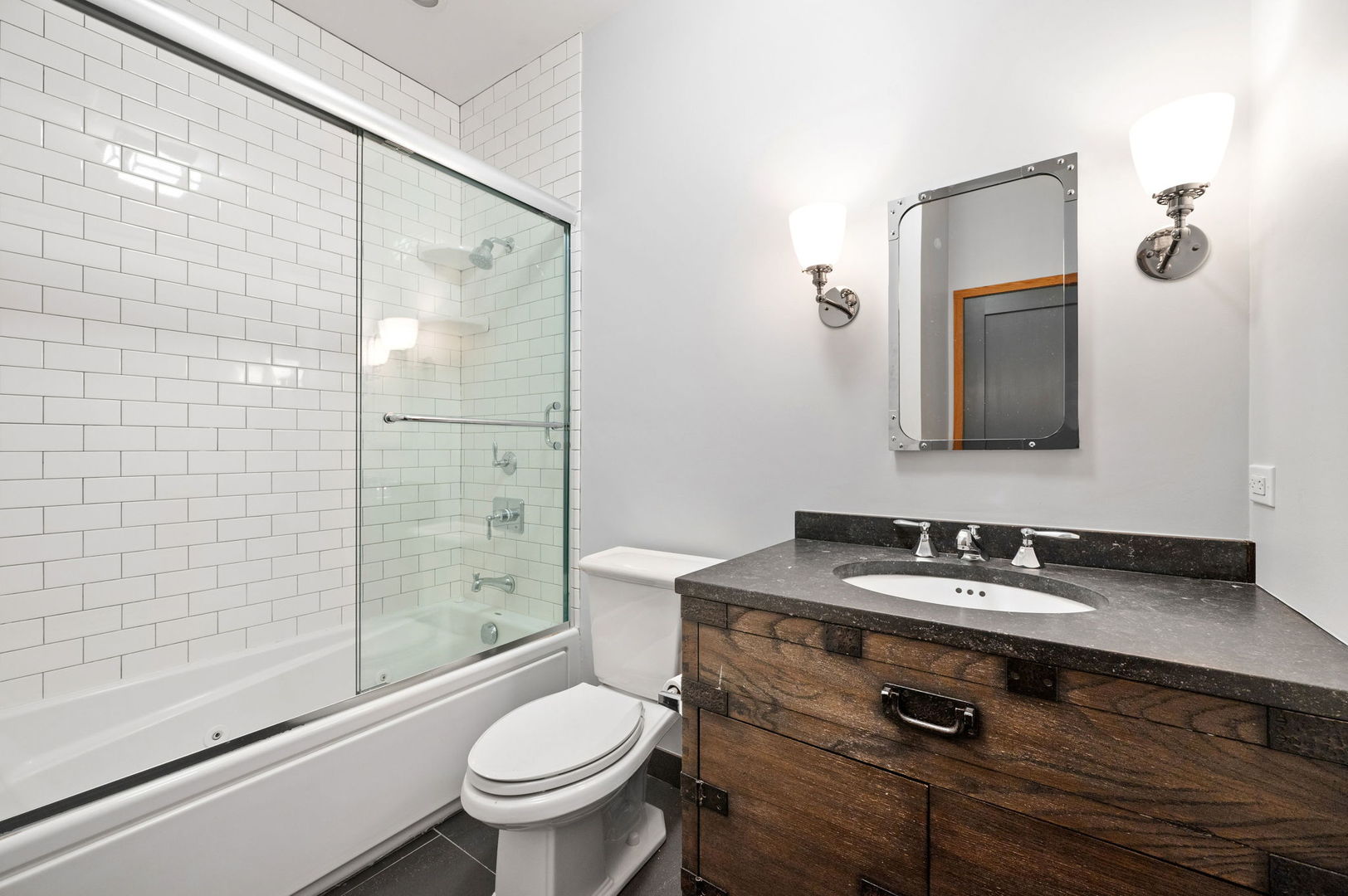 625 W ARMITAGE Avenue