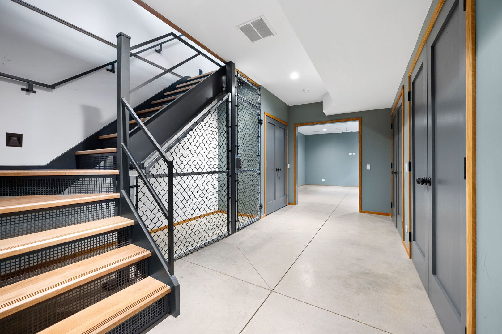 625 W ARMITAGE Avenue