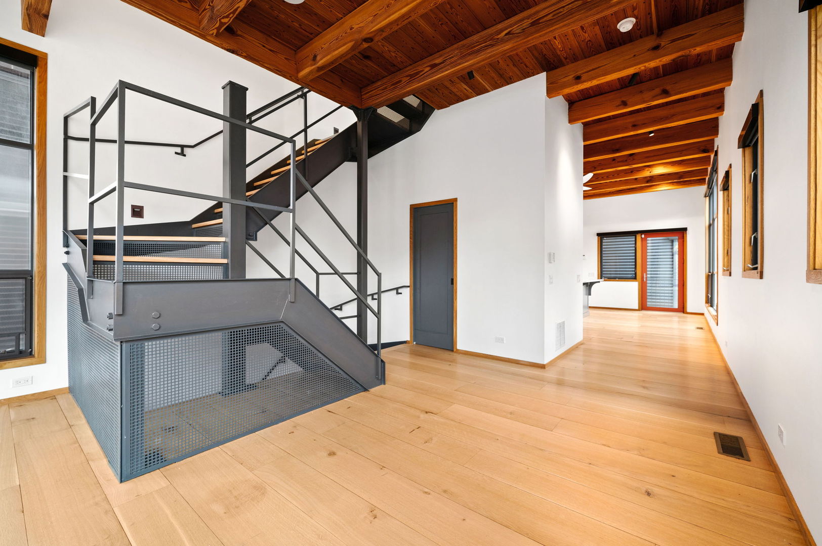 625 W ARMITAGE Avenue