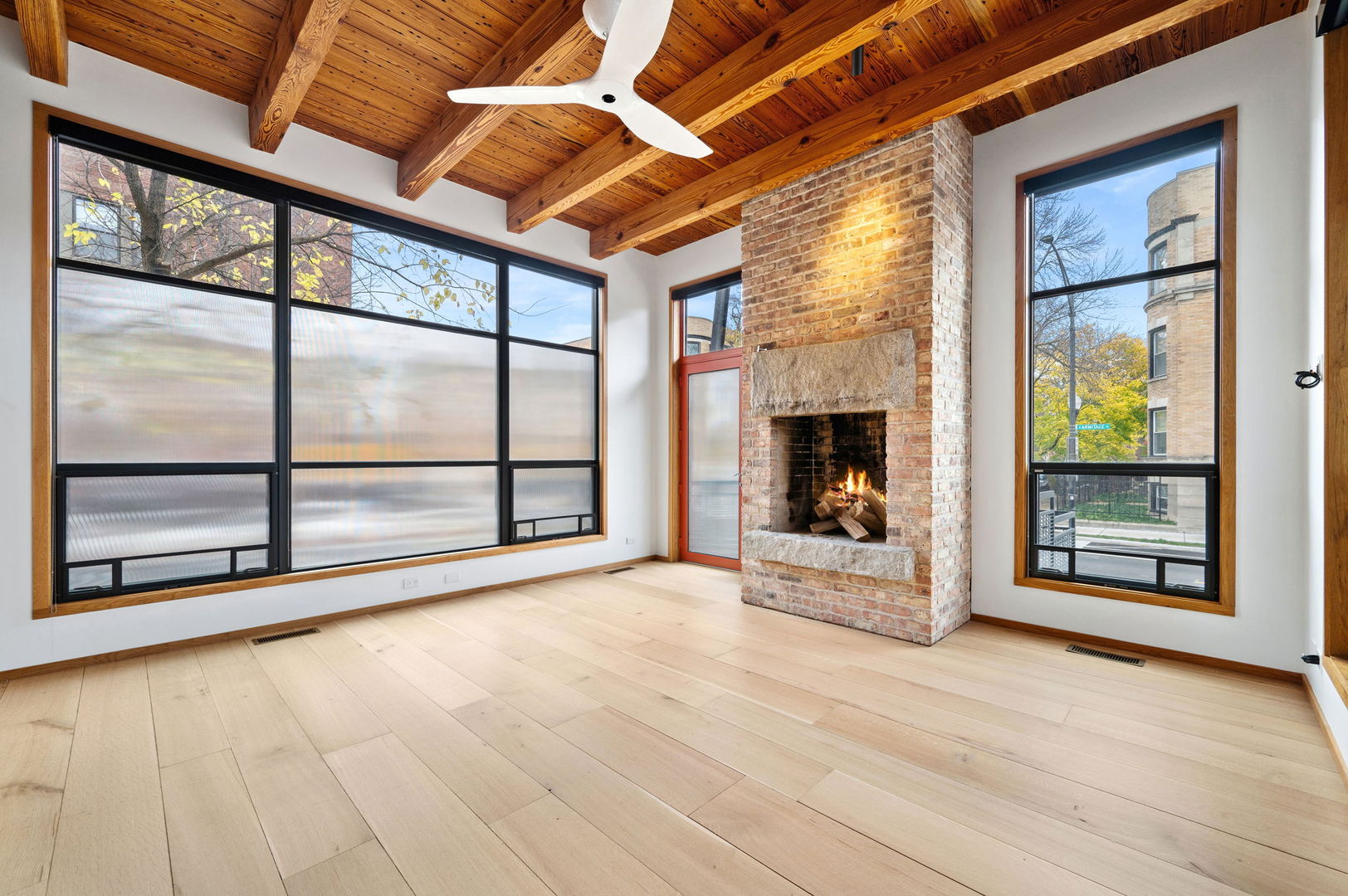 625 W ARMITAGE Avenue
