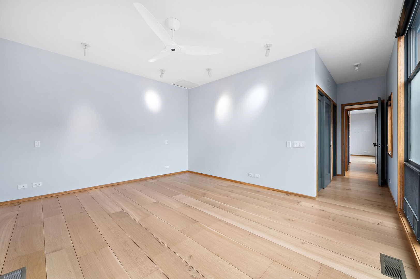 625 W ARMITAGE Avenue