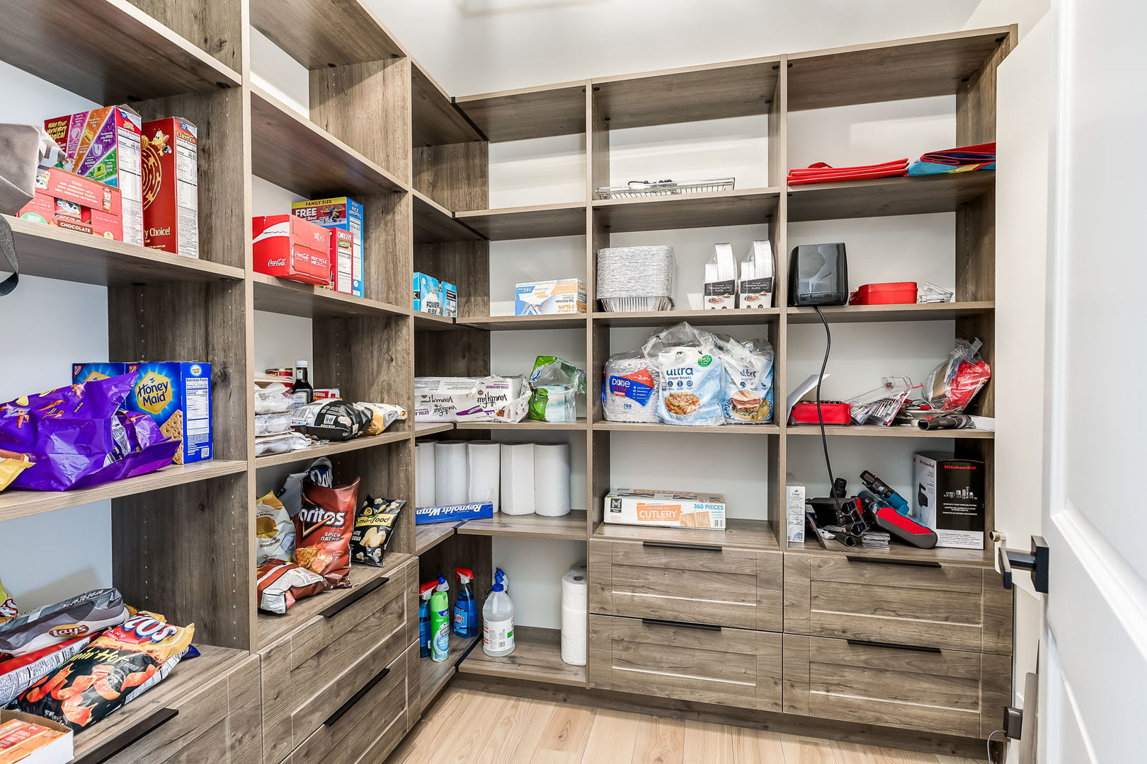 111 E Chestnut Street Unit: 39K