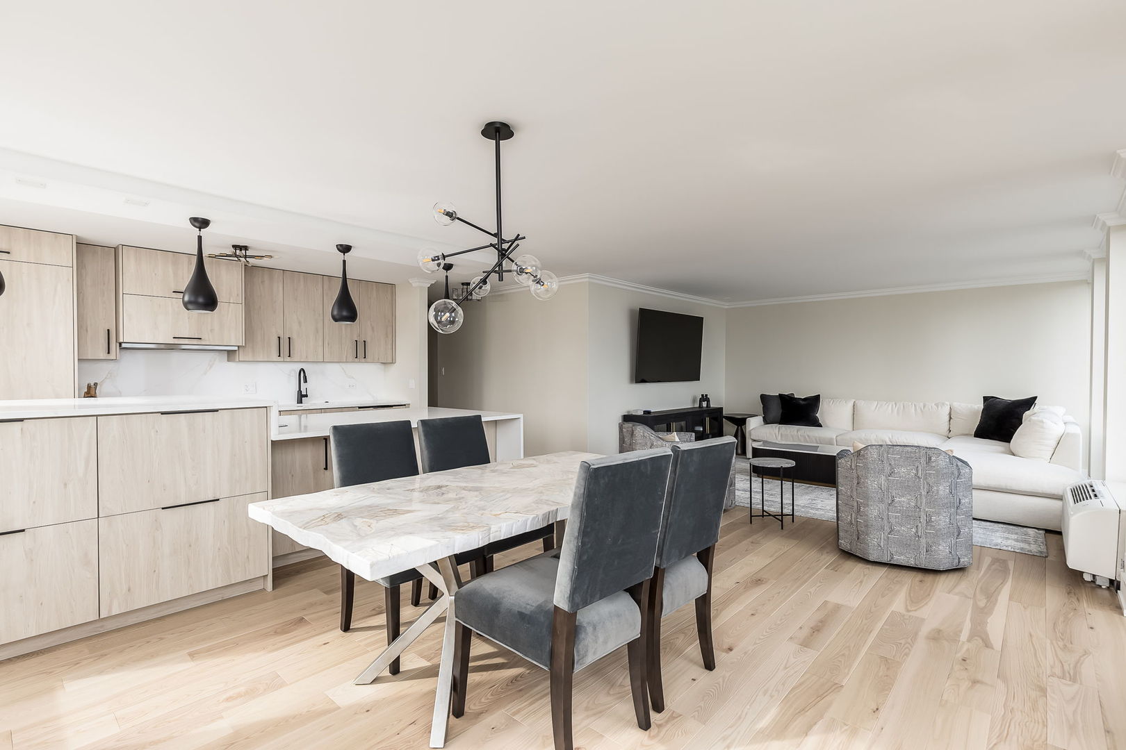 111 E Chestnut Street Unit: 39K