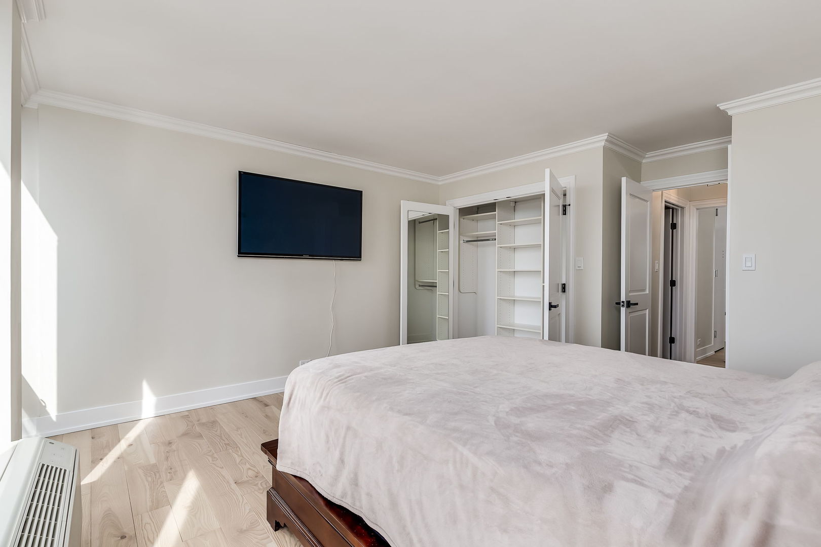 111 E Chestnut Street Unit: 39K