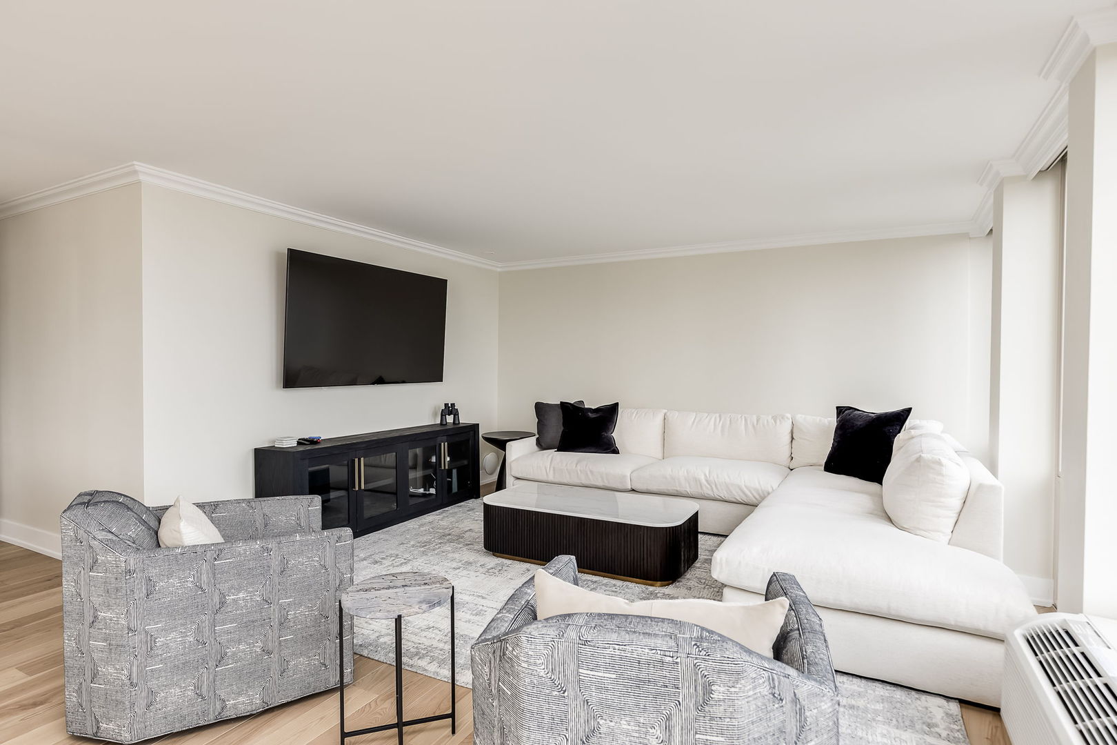 111 E Chestnut Street Unit: 39K