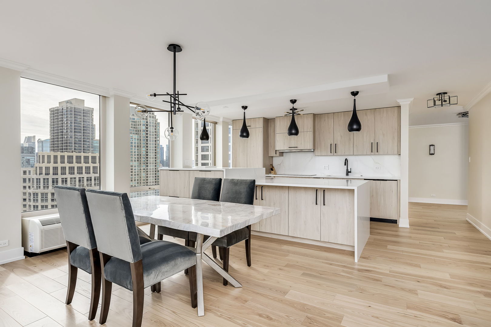 111 E Chestnut Street Unit: 39K