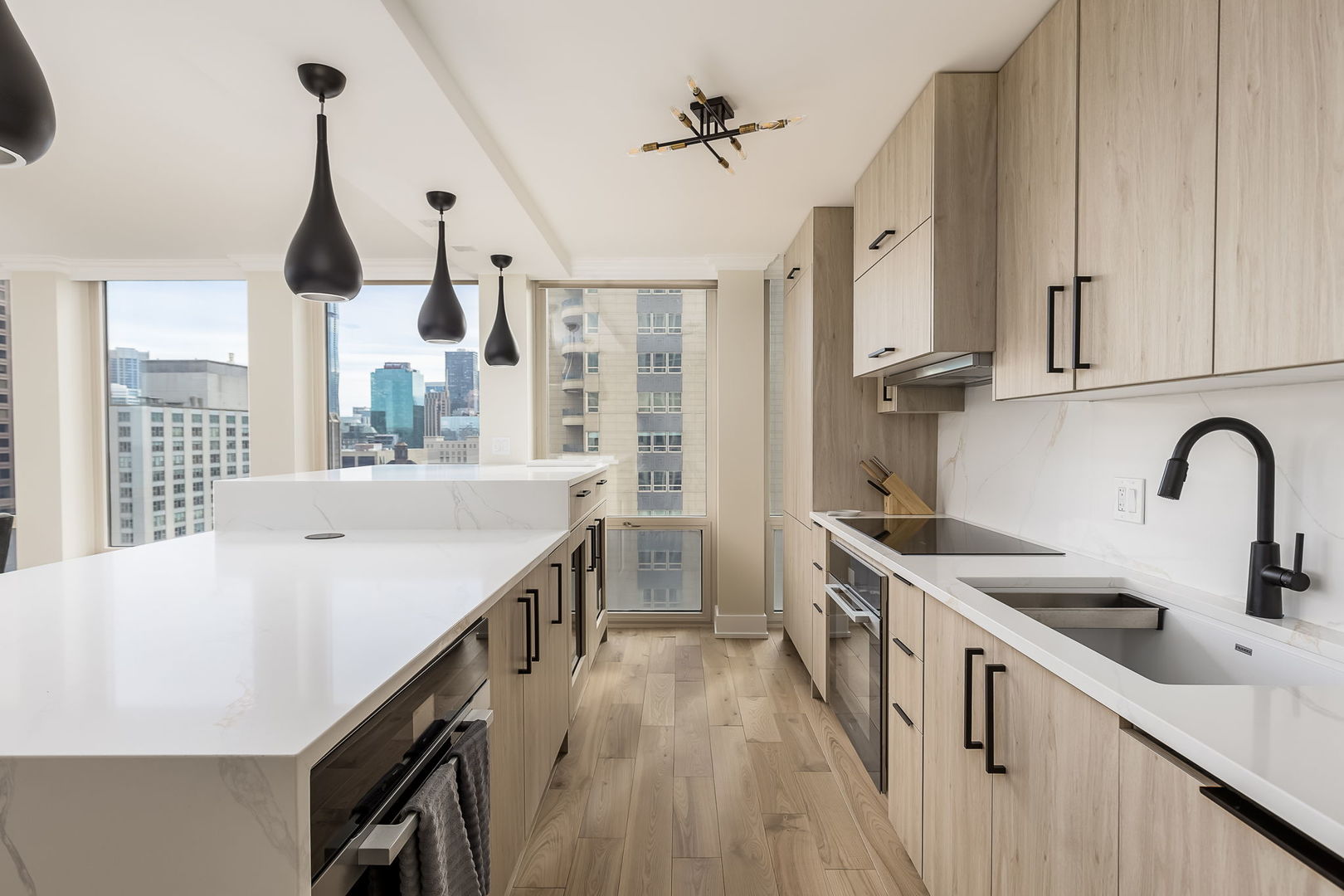 111 E Chestnut Street Unit: 39K