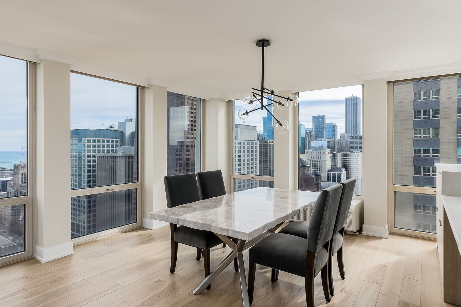 111 E Chestnut Street Unit: 39K