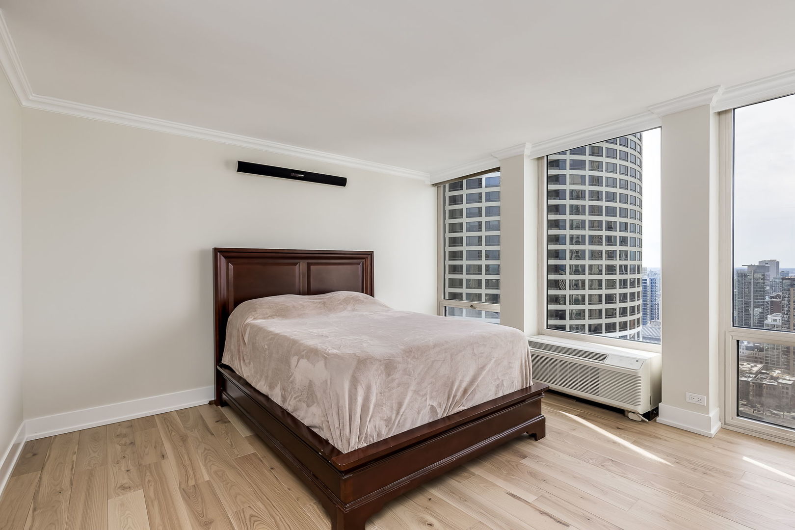 111 E Chestnut Street Unit: 39K