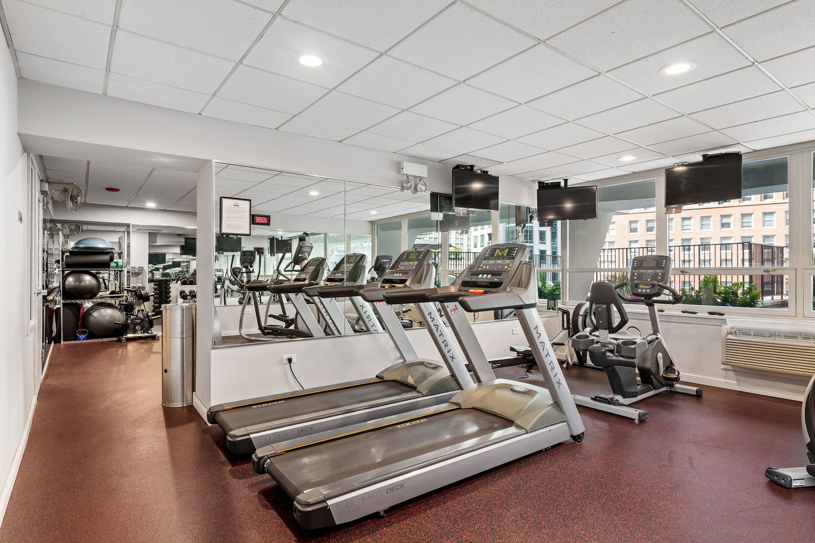 111 E Chestnut Street Unit: 39K