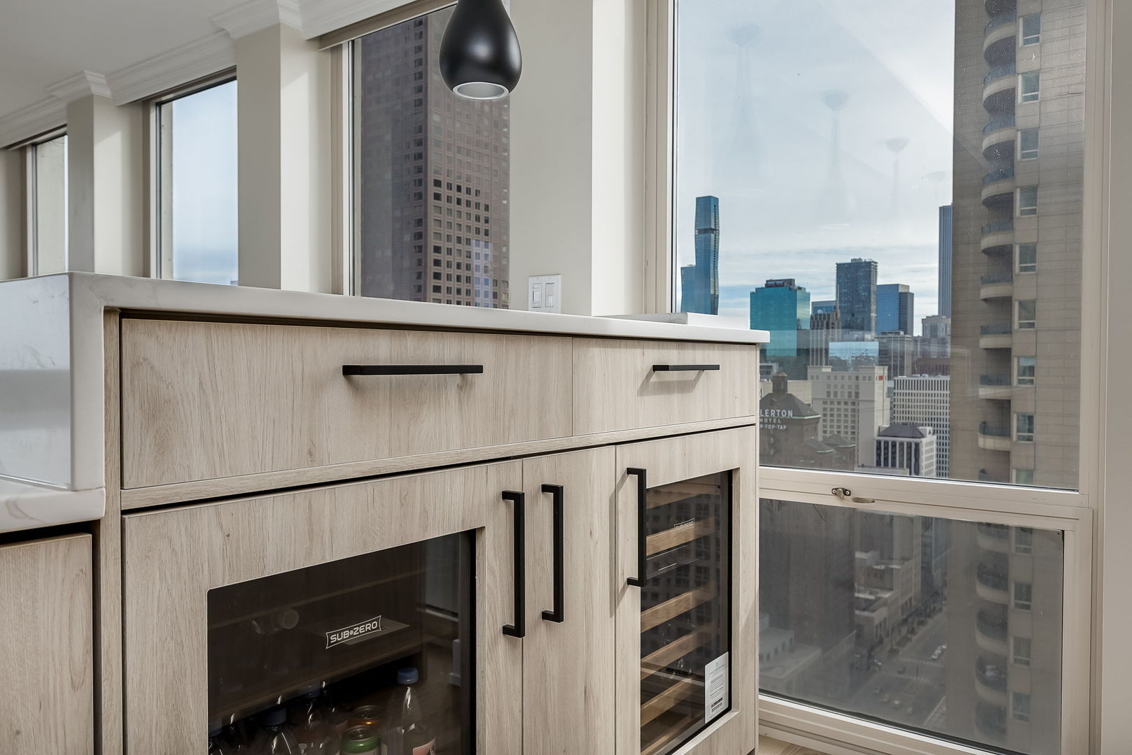 111 E Chestnut Street Unit: 39K