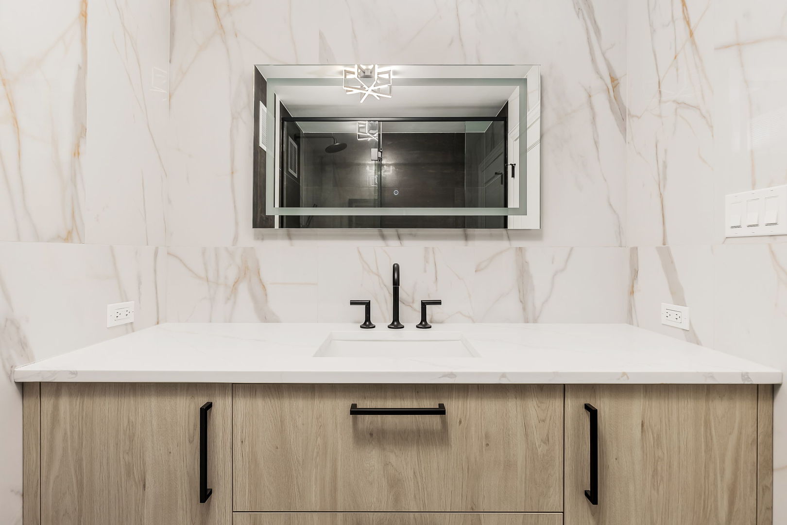 111 E Chestnut Street Unit: 39K