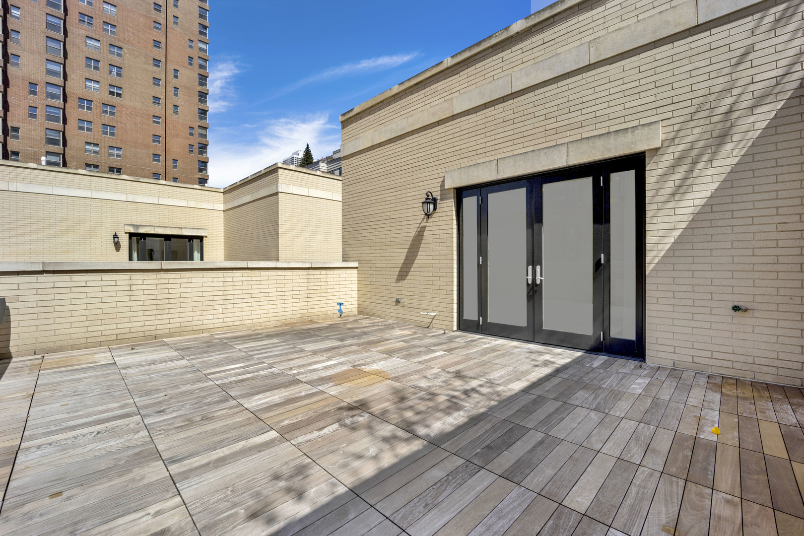 832 N Clark Street