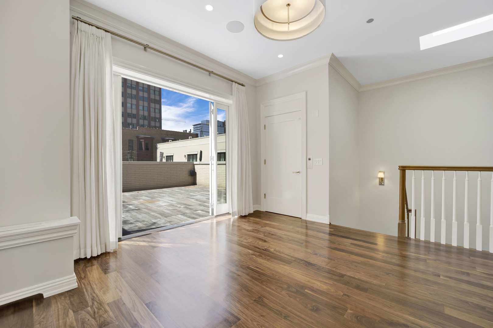832 N Clark Street