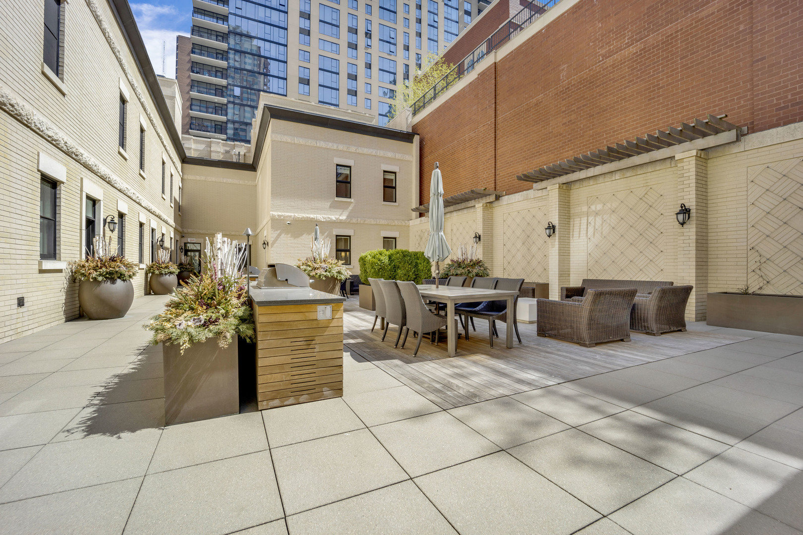 832 N Clark Street