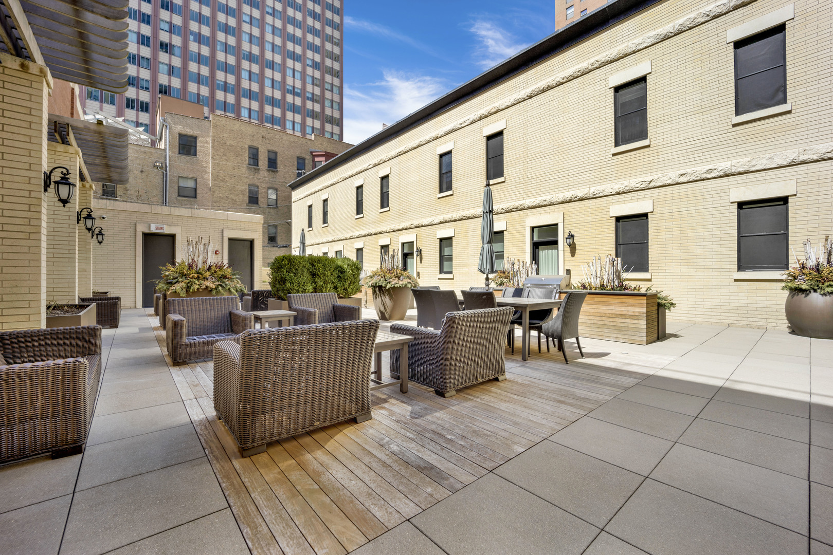832 N Clark Street