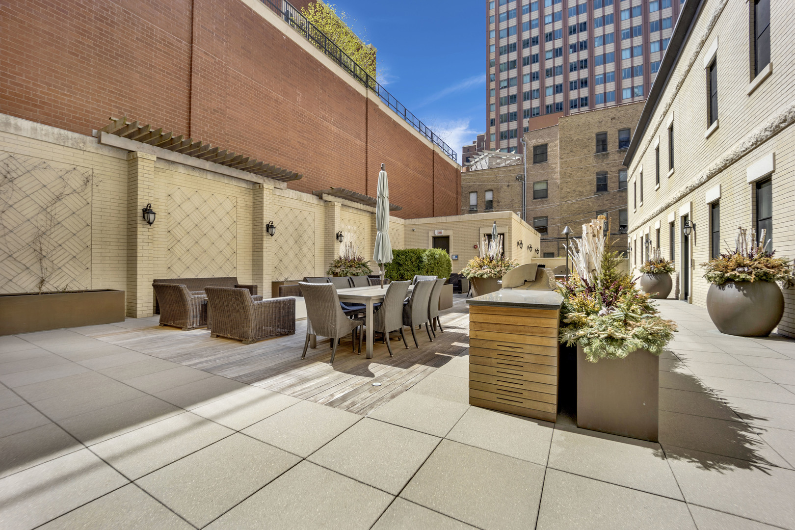 832 N Clark Street
