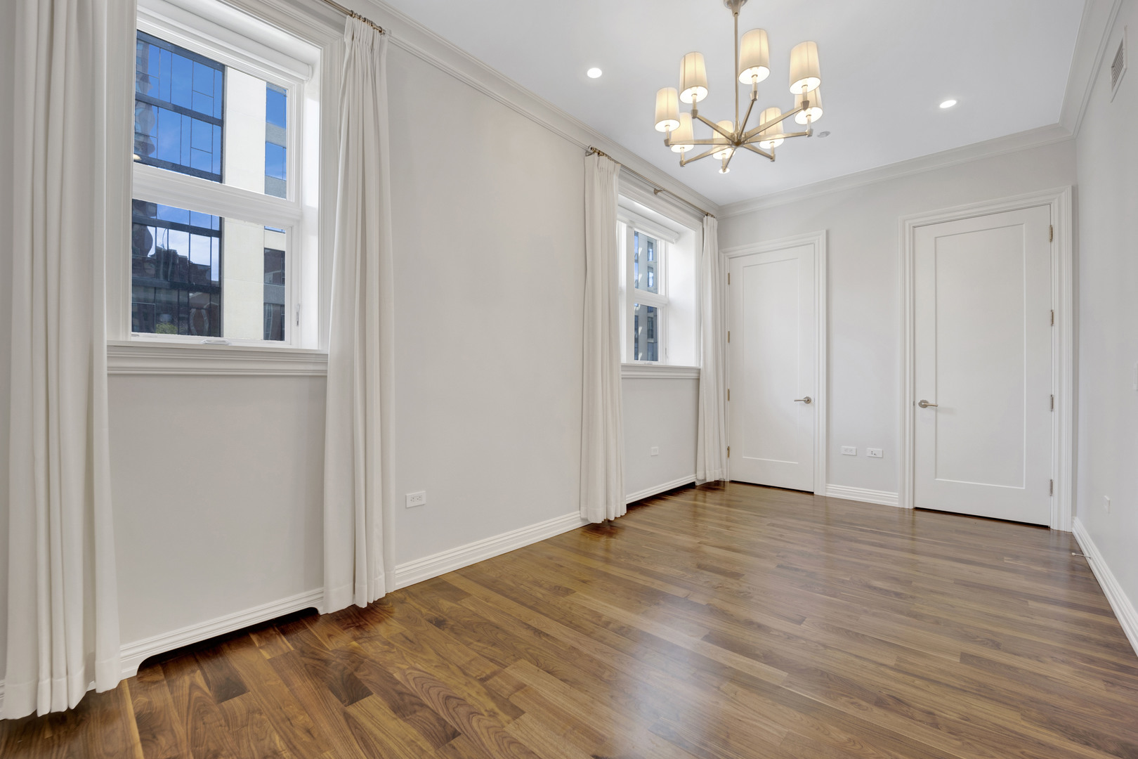 832 N Clark Street