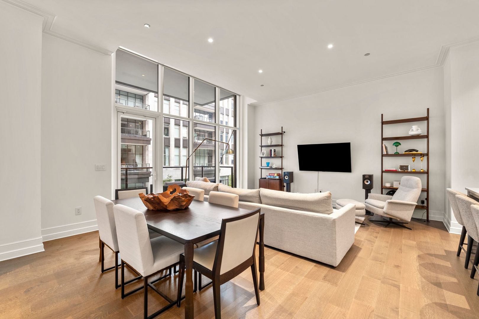435 N Michigan Avenue Unit: 416