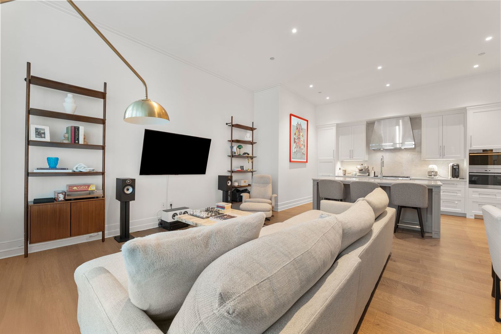 435 N Michigan Avenue Unit: 416