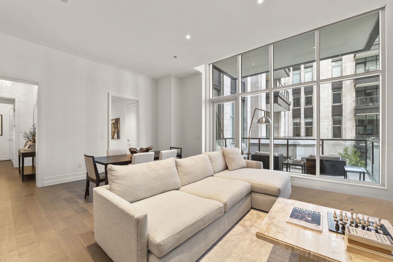 435 N Michigan Avenue Unit: 416