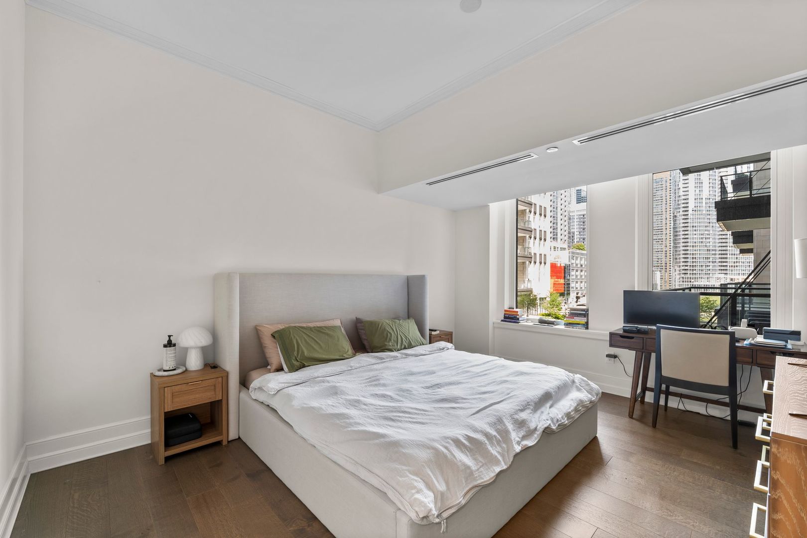 435 N Michigan Avenue Unit: 416