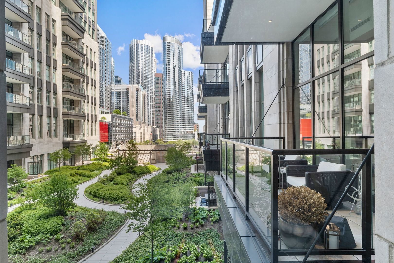 435 N Michigan Avenue Unit: 416