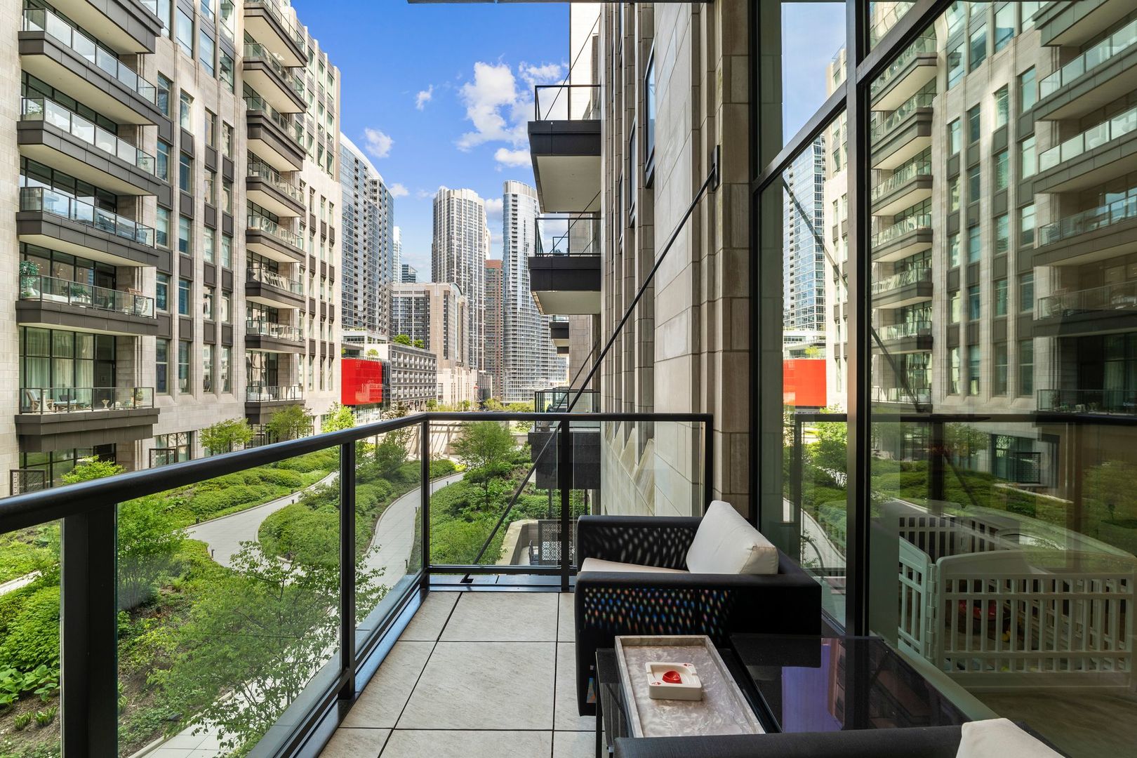435 N Michigan Avenue Unit: 416