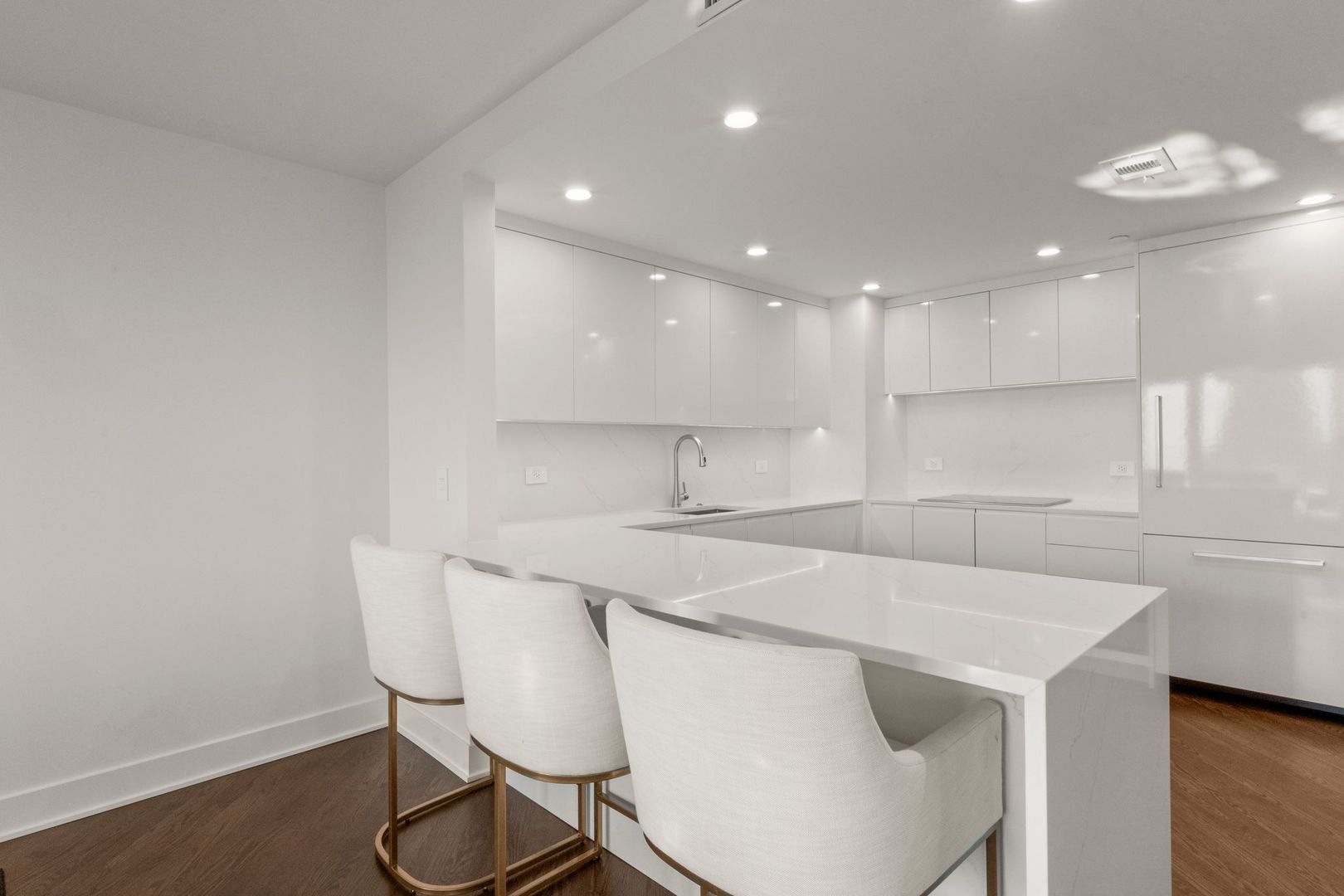 132 E DELAWARE Place Unit: 5303