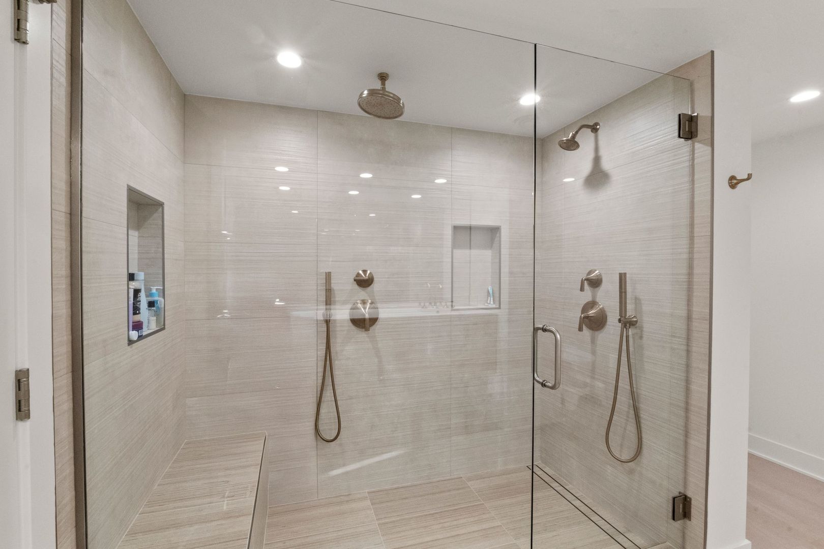 132 E DELAWARE Place Unit: 5303