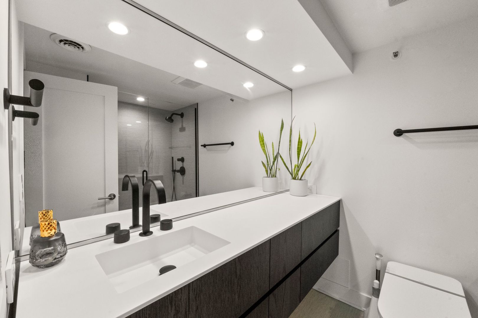 132 E DELAWARE Place Unit: 5303