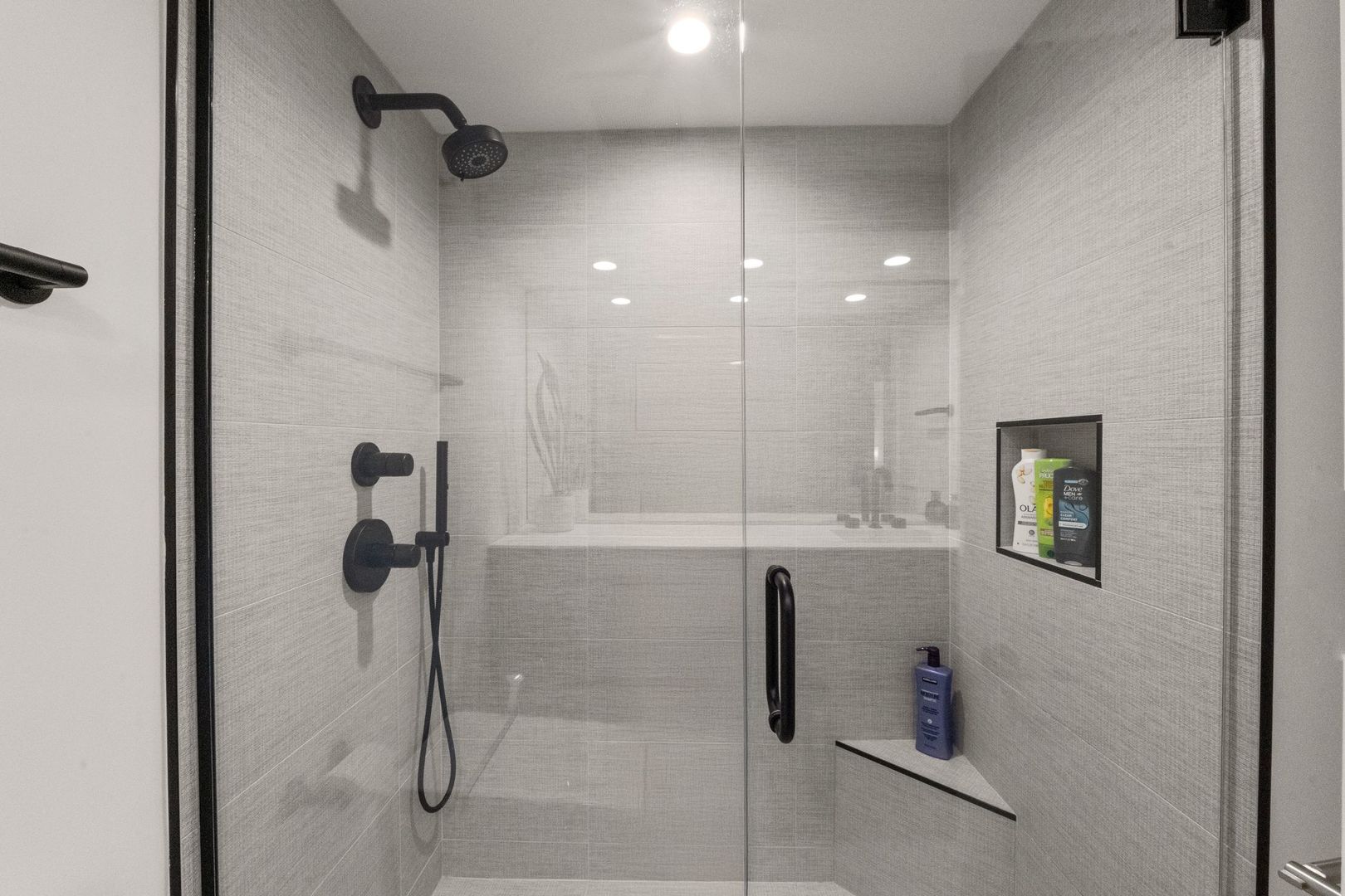 132 E DELAWARE Place Unit: 5303
