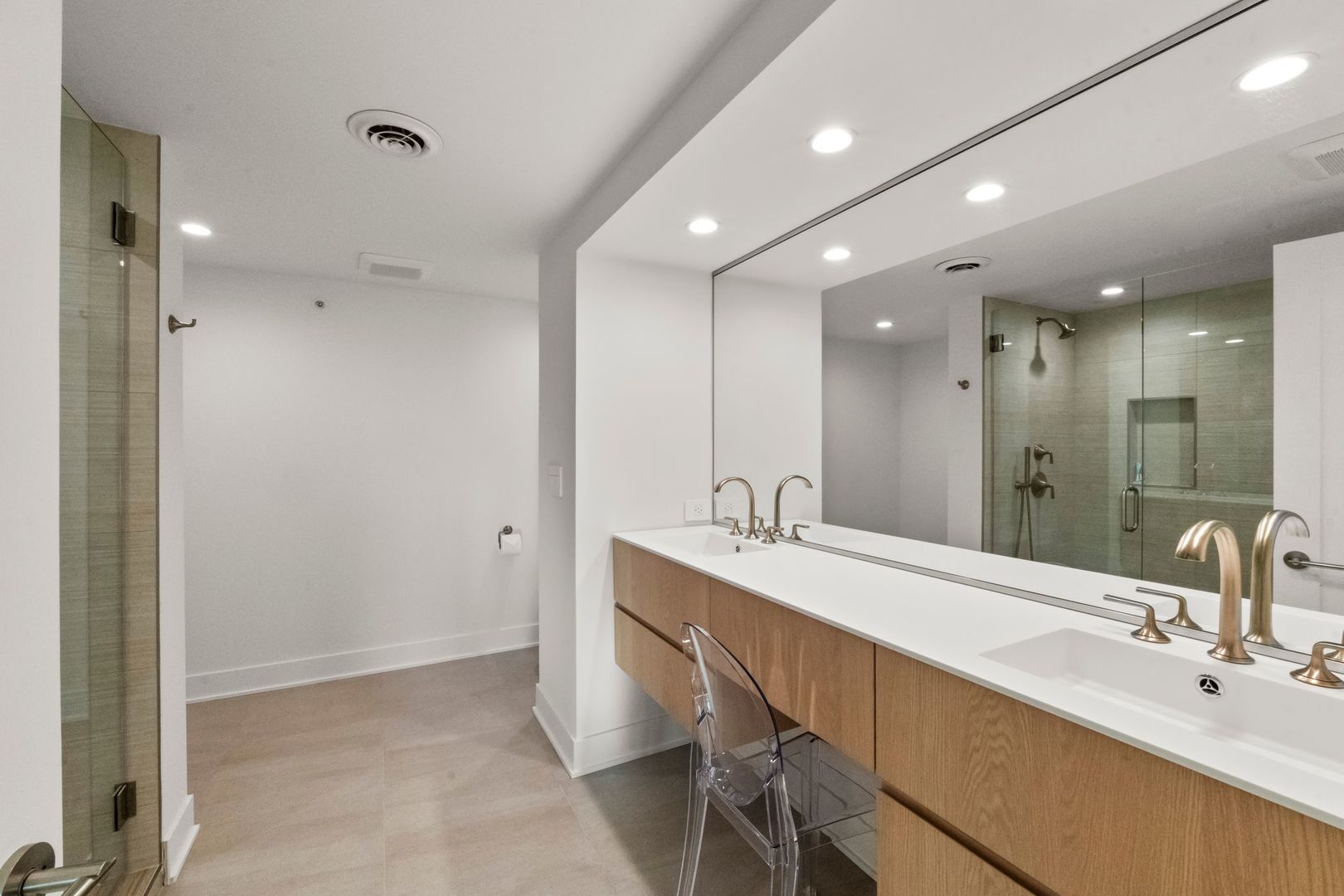 132 E DELAWARE Place Unit: 5303