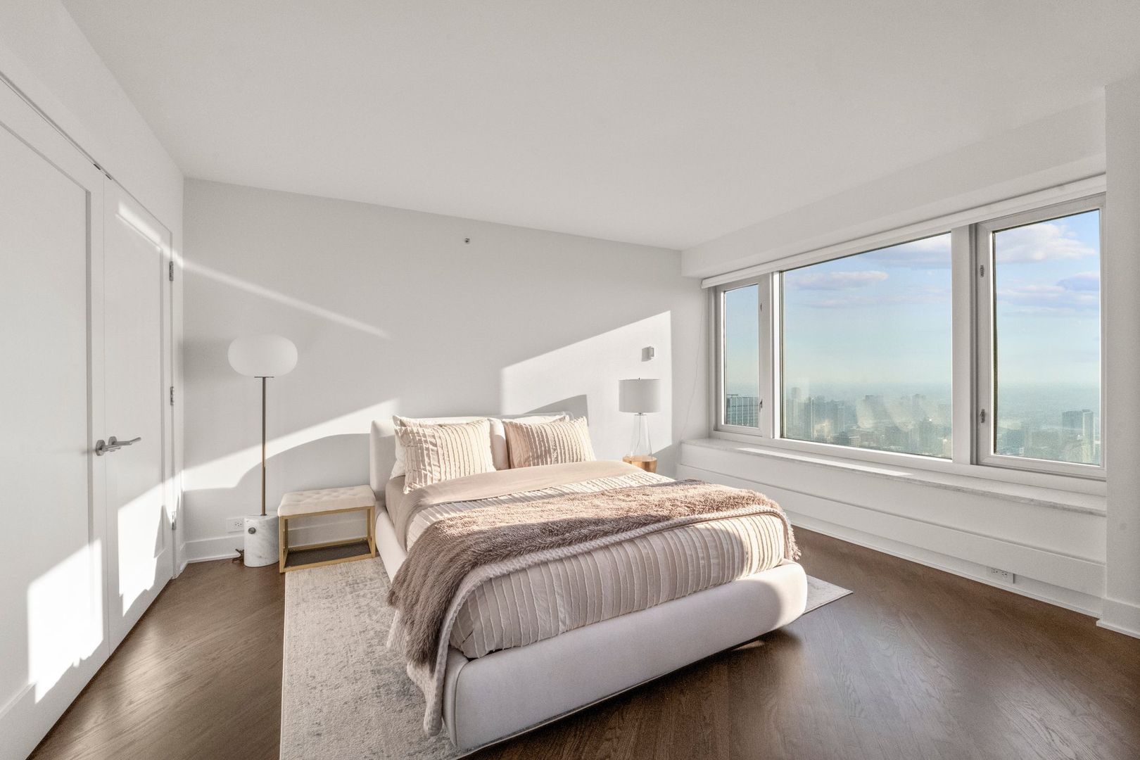 132 E DELAWARE Place Unit: 5303