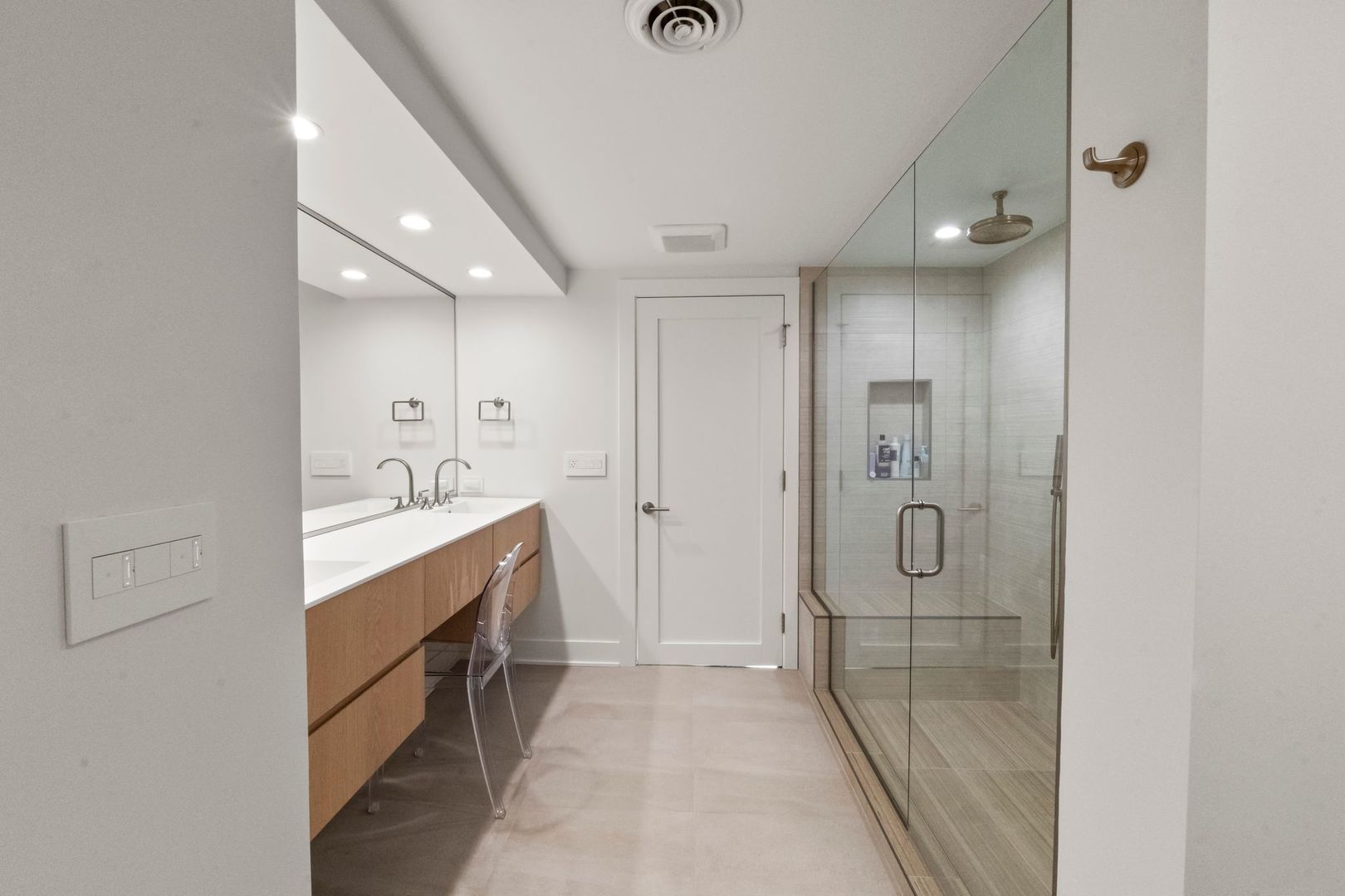 132 E DELAWARE Place Unit: 5303
