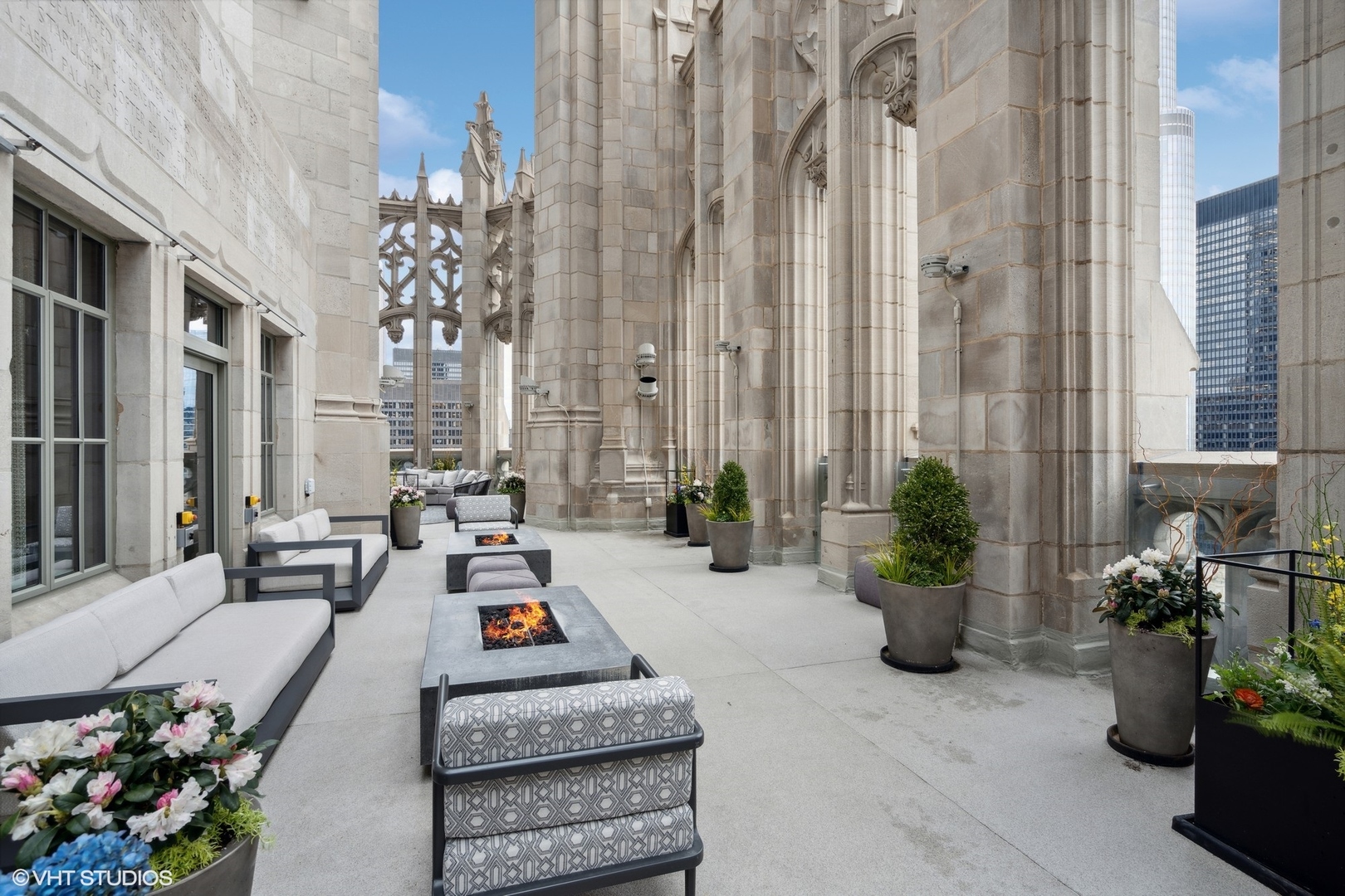 435 N Michigan Avenue Unit: 810