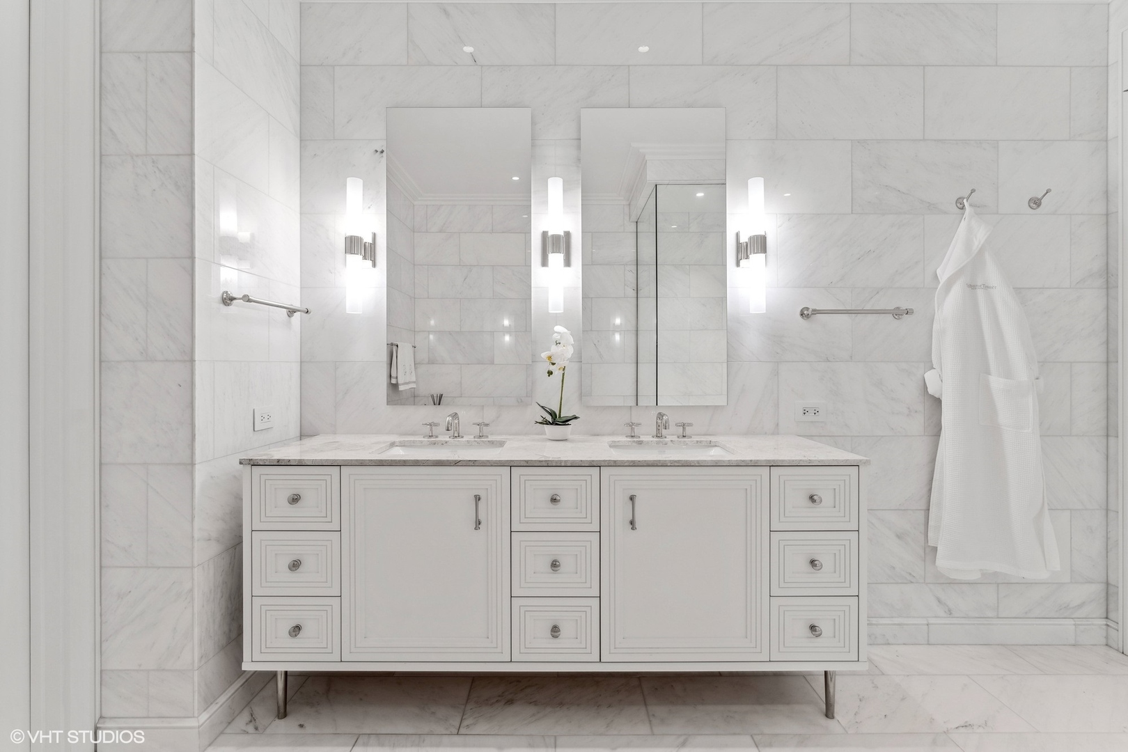 435 N Michigan Avenue Unit: 810
