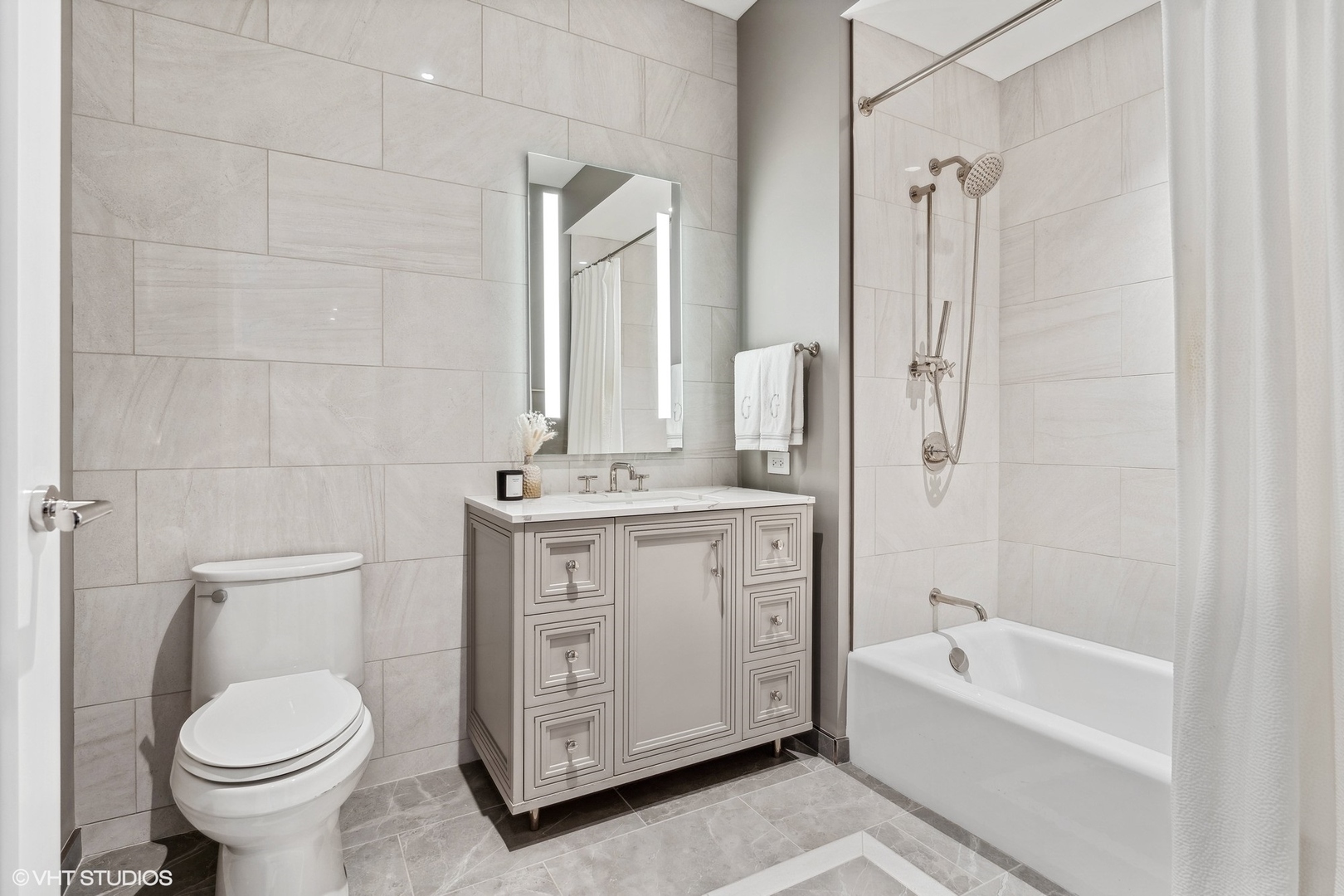 435 N Michigan Avenue Unit: 810