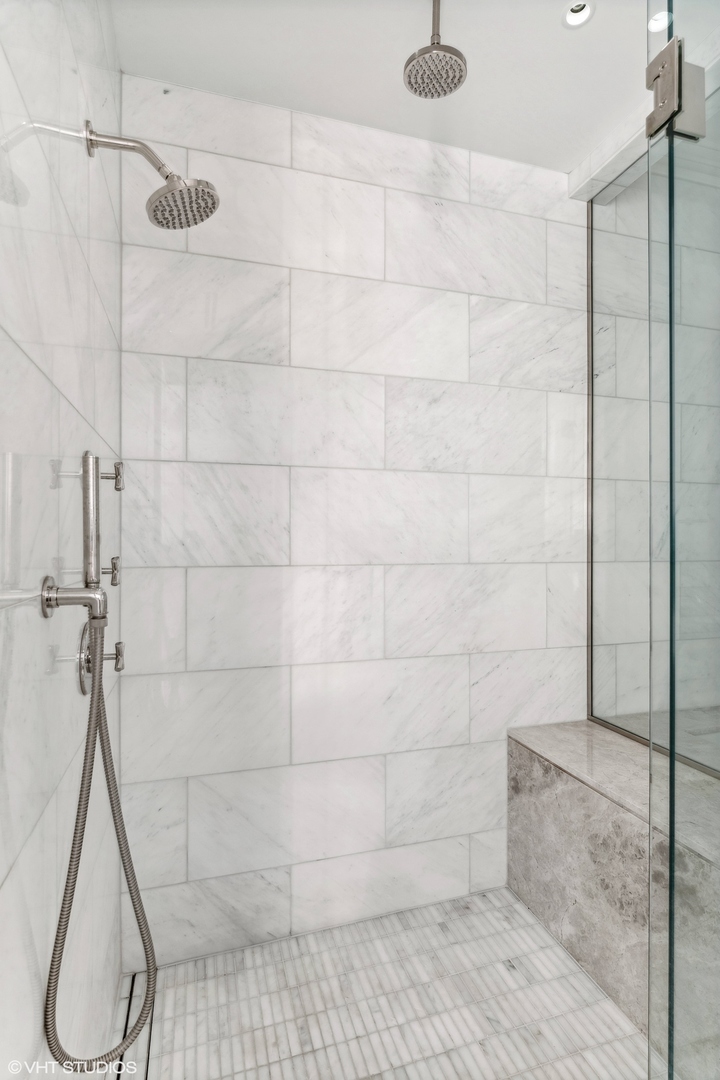 435 N Michigan Avenue Unit: 810