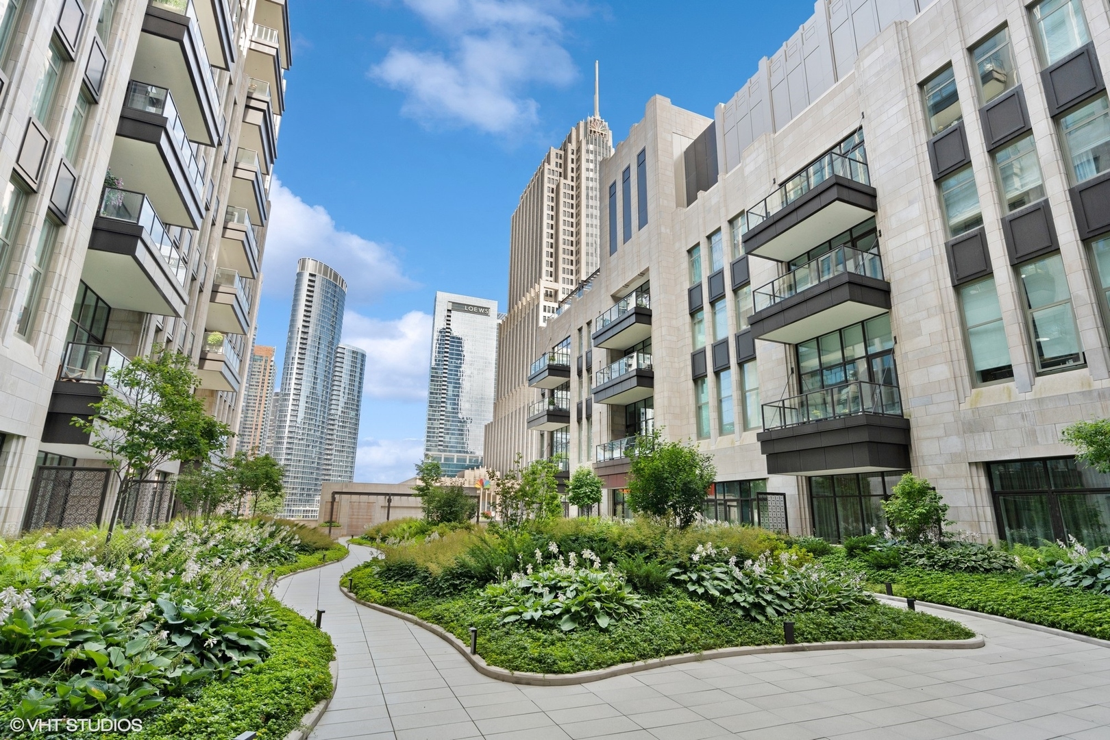 435 N Michigan Avenue Unit: 810