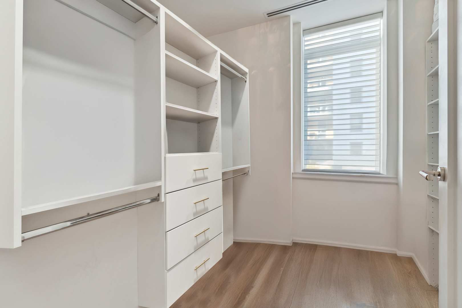 435 N Michigan Avenue Unit: 810