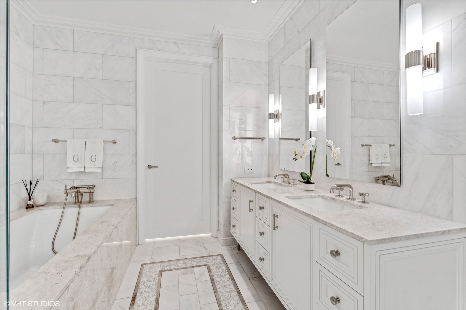 435 N Michigan Avenue Unit: 810