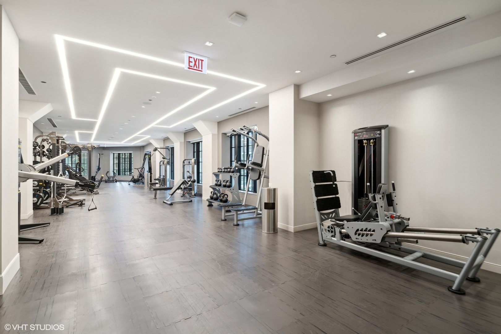 435 N Michigan Avenue Unit: 810