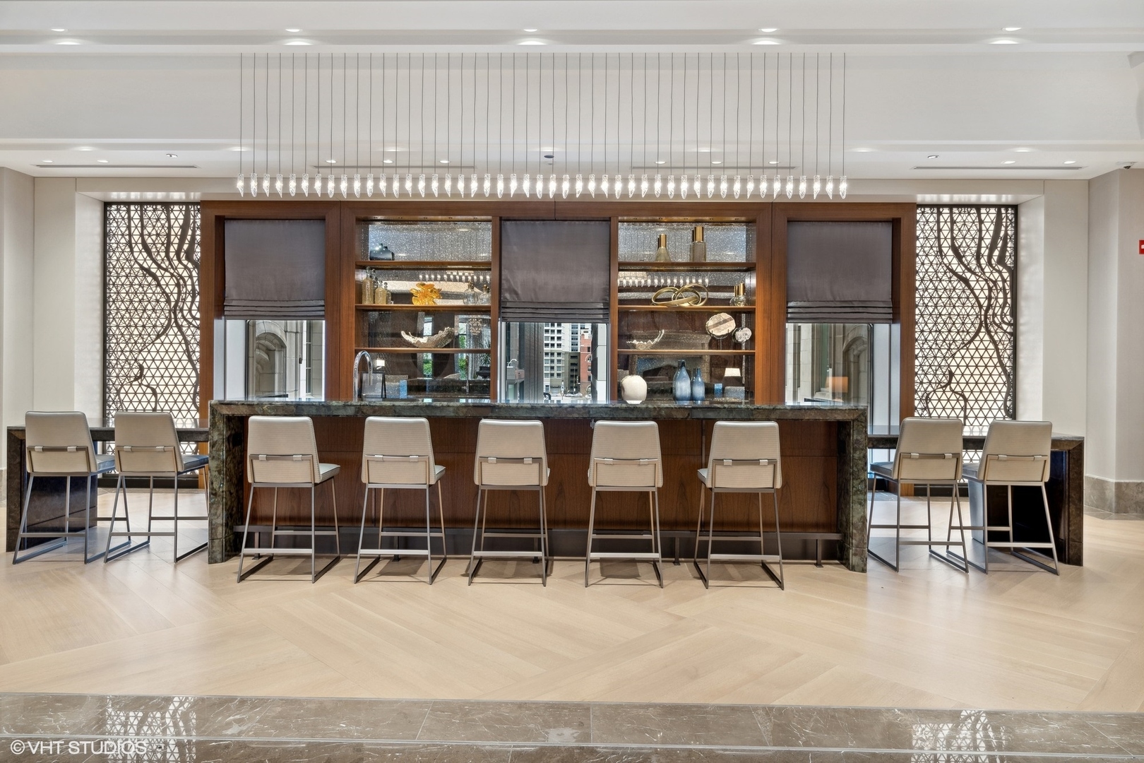 435 N Michigan Avenue Unit: 810