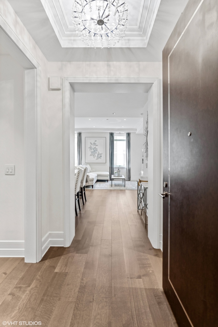 435 N Michigan Avenue Unit: 810