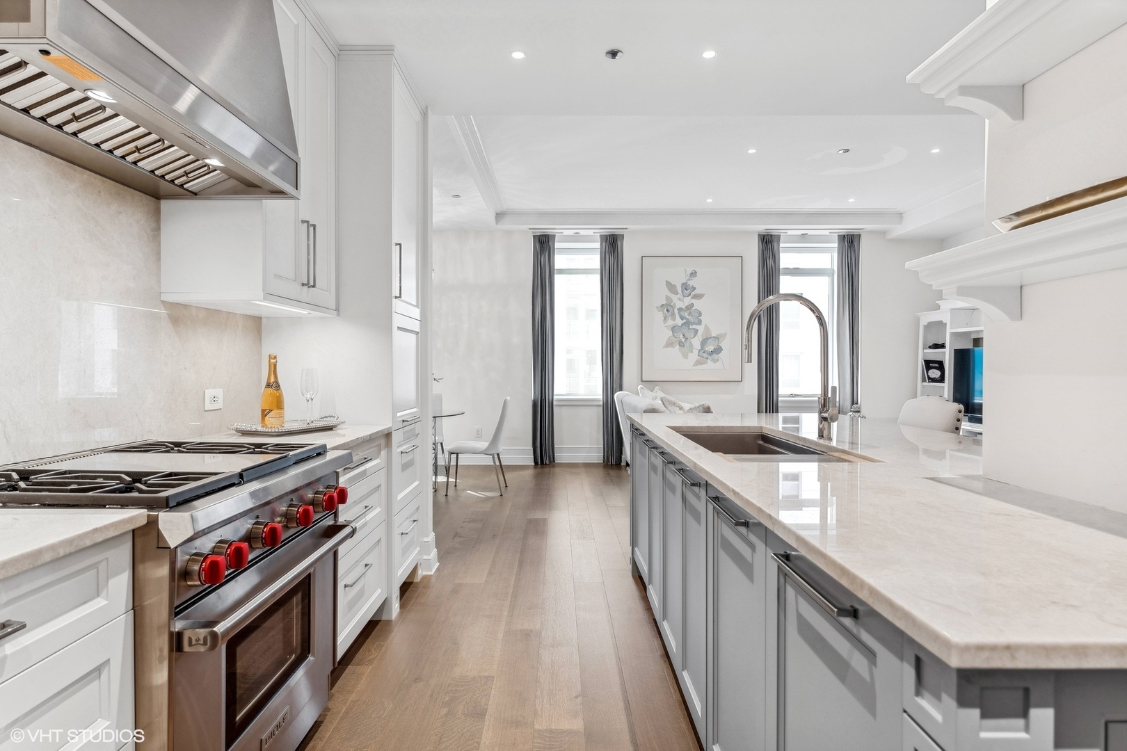 435 N Michigan Avenue Unit: 810