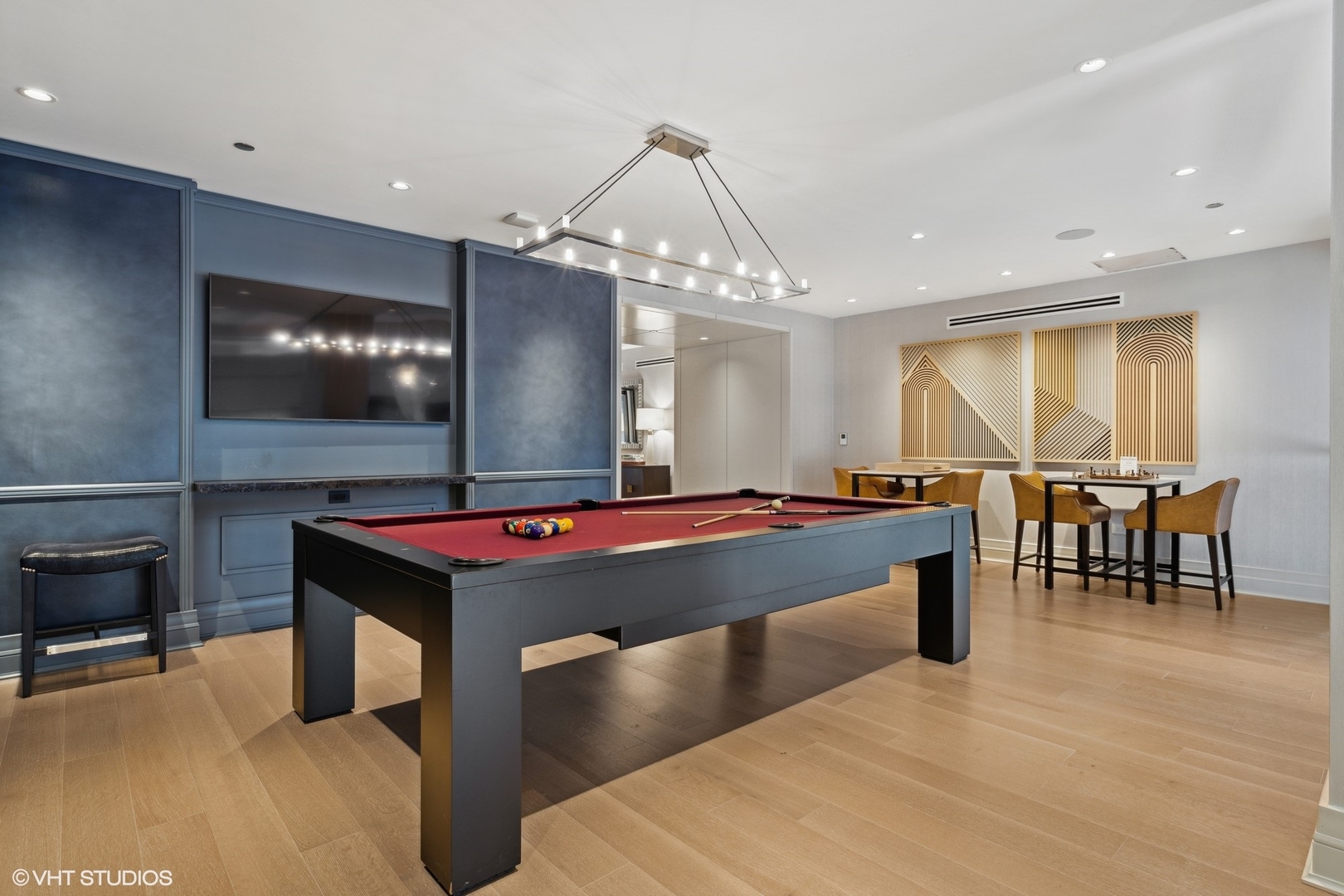 435 N Michigan Avenue Unit: 810