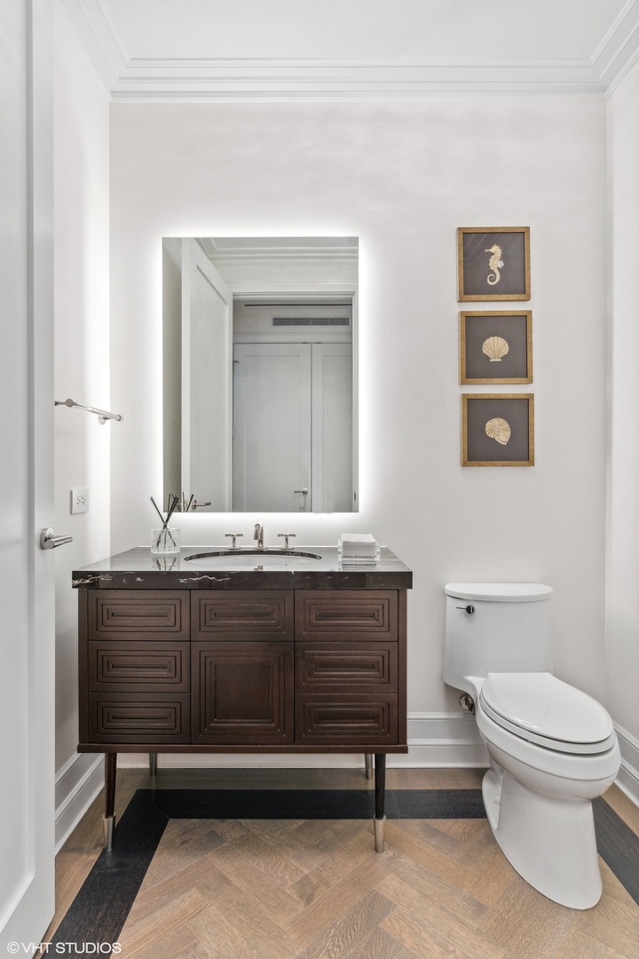 435 N Michigan Avenue Unit: 810